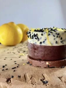 Gamme Olympique - Entremet individuel Citron Sésame noir